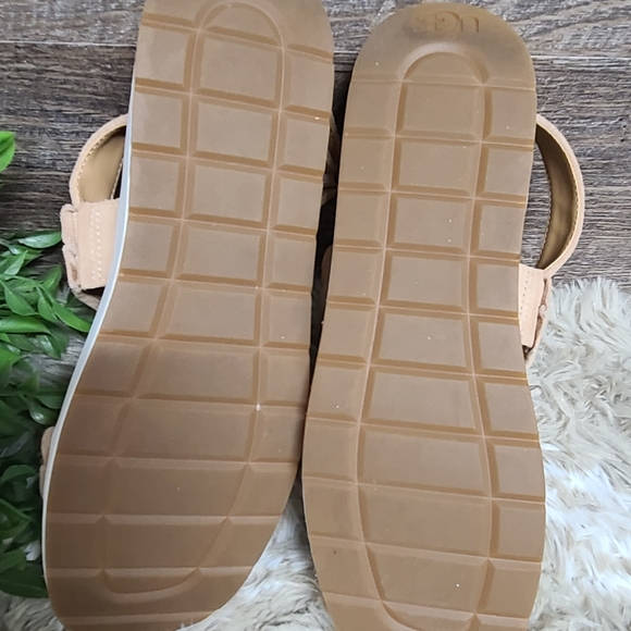 NEW UGG Lynnden Sandals - Picture 6 of 8